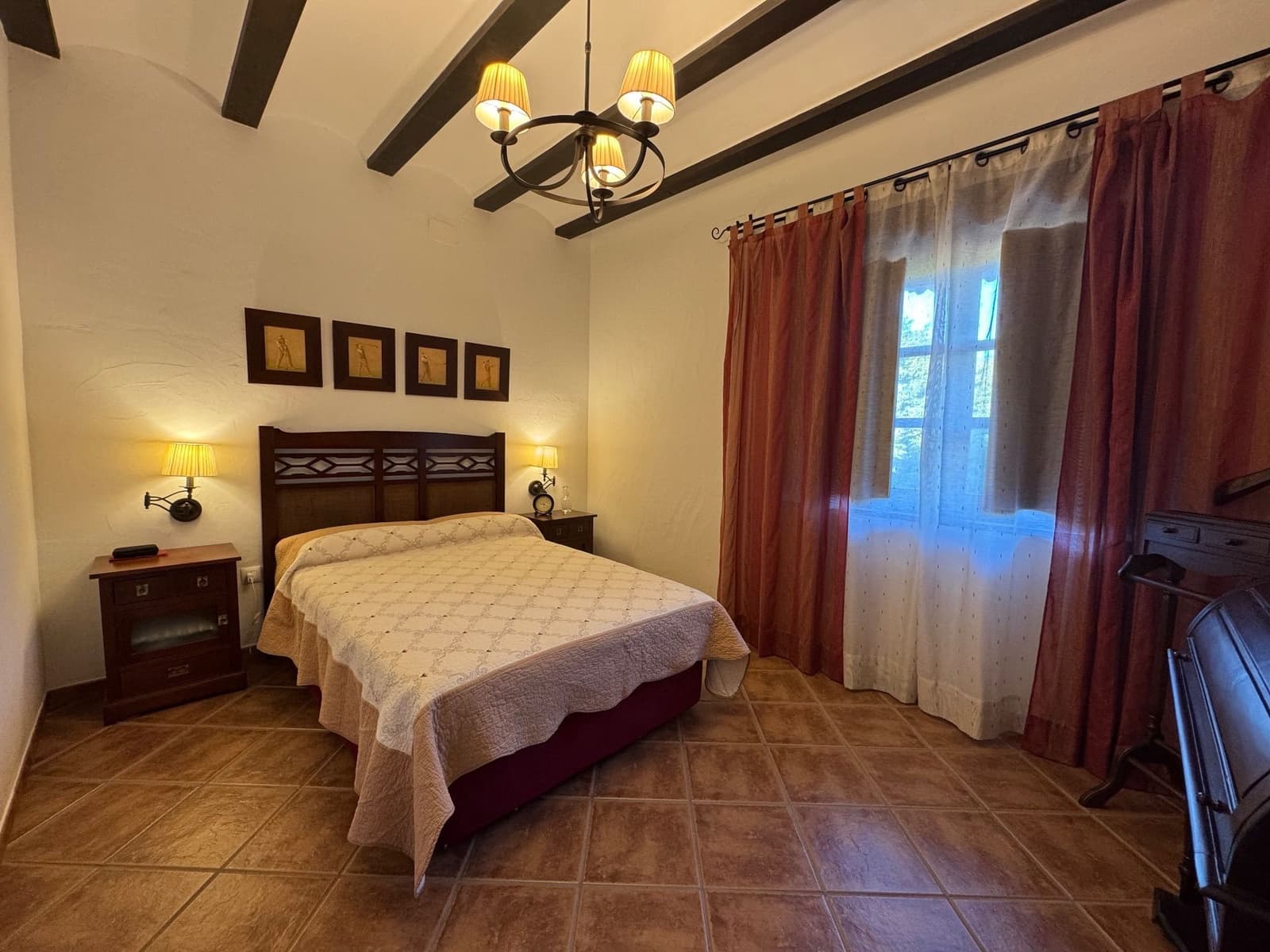 6 slaapkamer Villa te koop in San Vicente de Alcantara met garage - € 650.000 (Ref: 9303059)