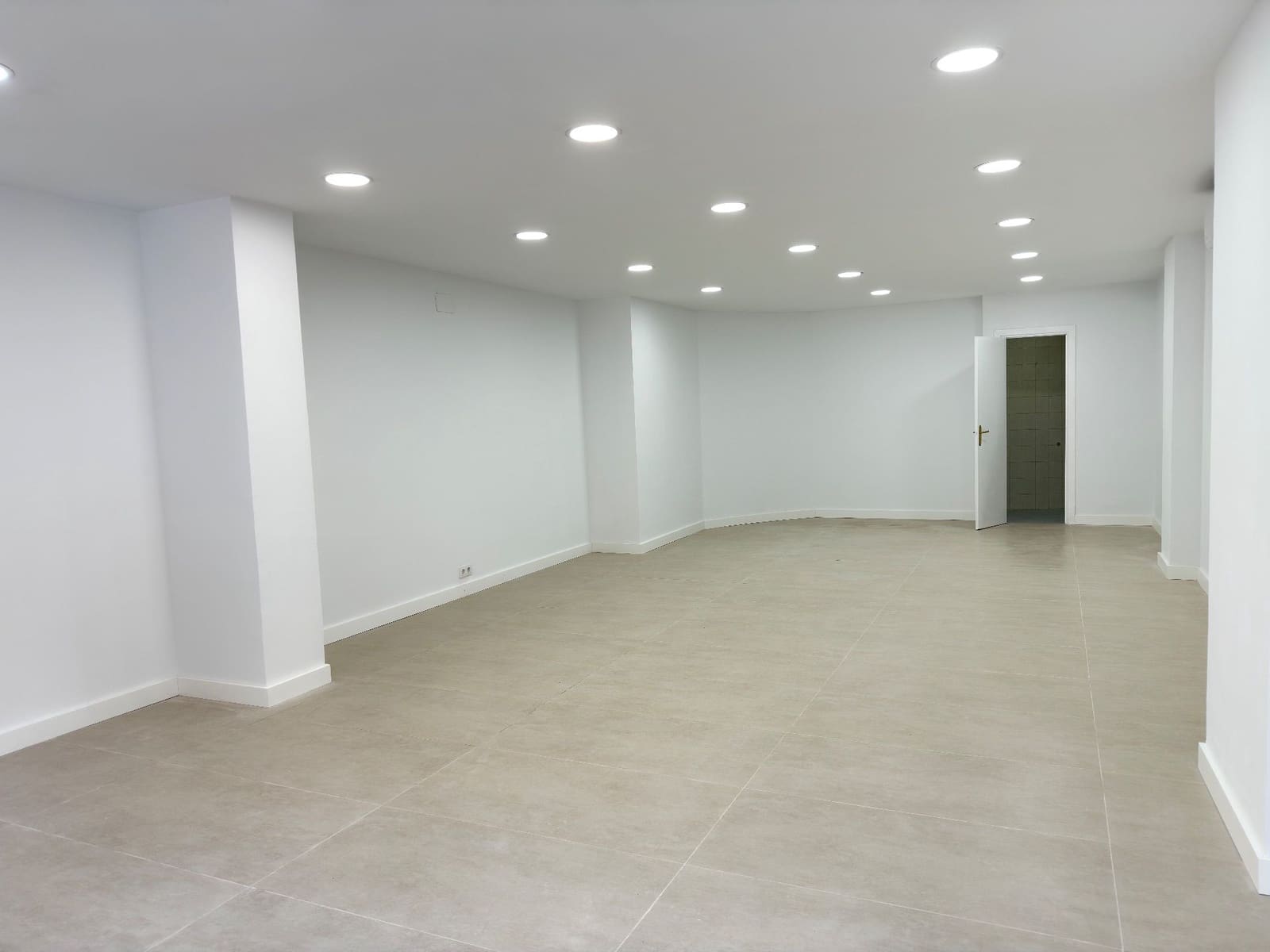 Kaupallinen vuokrattavana paikassa Badajoz kaupunki - 700 € (Ref: 9324230)