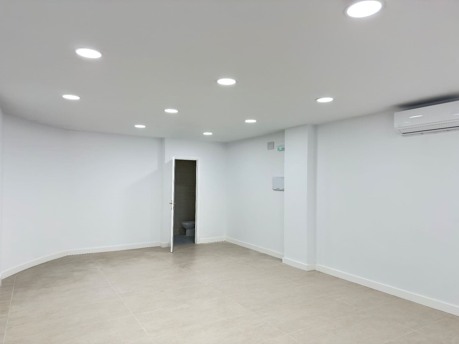 Kaupallinen vuokrattavana paikassa Badajoz kaupunki - 700 € (Ref: 9324230)