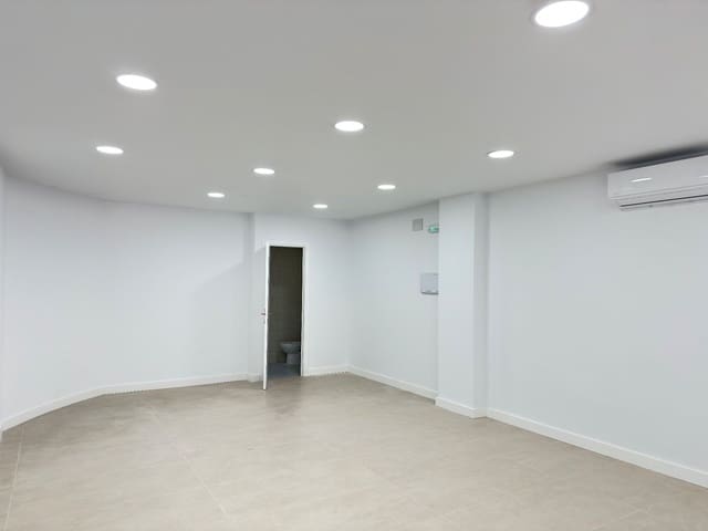 Commercial for rent in Santa Marina, Badajoz city - € 700 (Ref: 9324230)