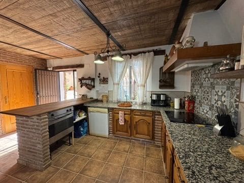 4 soverom Finca/Herregård til salgs i Valencia de Alcantara - € 160 000 (Ref: 9358863)