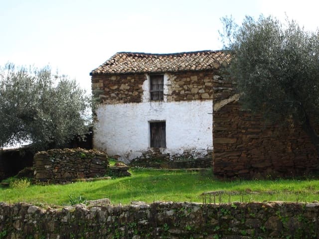 Finca/Country House for sale in San Vicente de Alcántara - € 45,000 (Ref: 9418997)