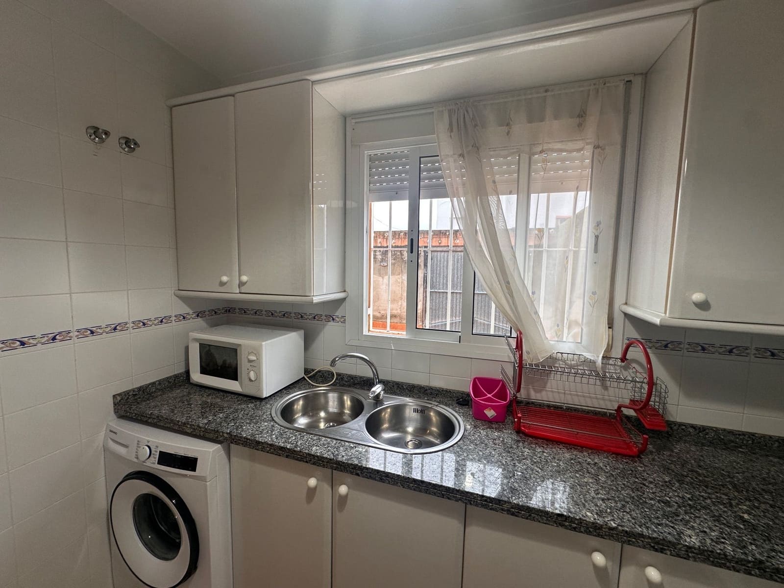 3 bedroom Semi-detached Villa for sale in Villar del Rey - € 100,000 (Ref: 9465200)