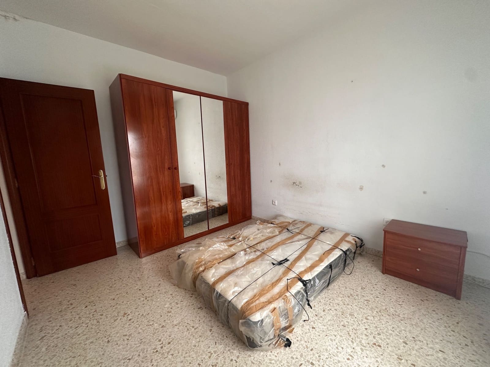 3 bedroom Semi-detached Villa for sale in Villar del Rey - € 100,000 (Ref: 9465200)