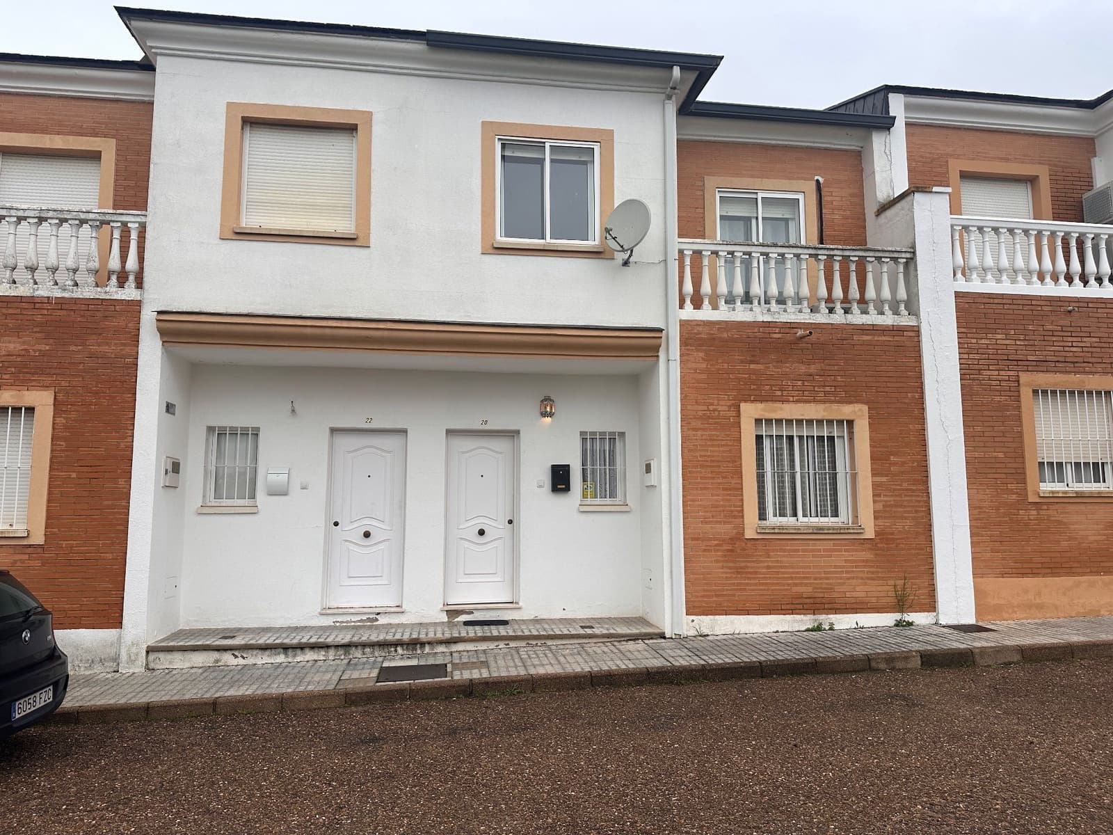 3 bedroom Semi-detached Villa for sale in Villar del Rey - € 100,000 (Ref: 9465200)