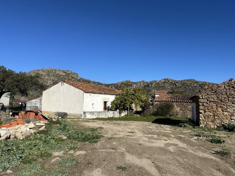 Finca/Casa Rural de 2 habitaciones en Valencia de Alcántara en venta - 50.000 € (Ref: 9643337)
