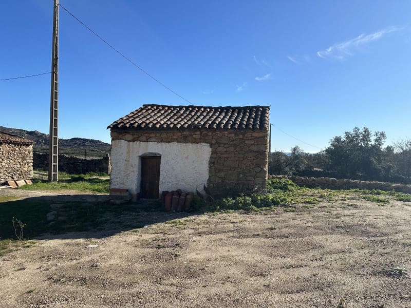 Finca/Casa Rural de 2 habitaciones en Valencia de Alcántara en venta - 50.000 € (Ref: 9643337)