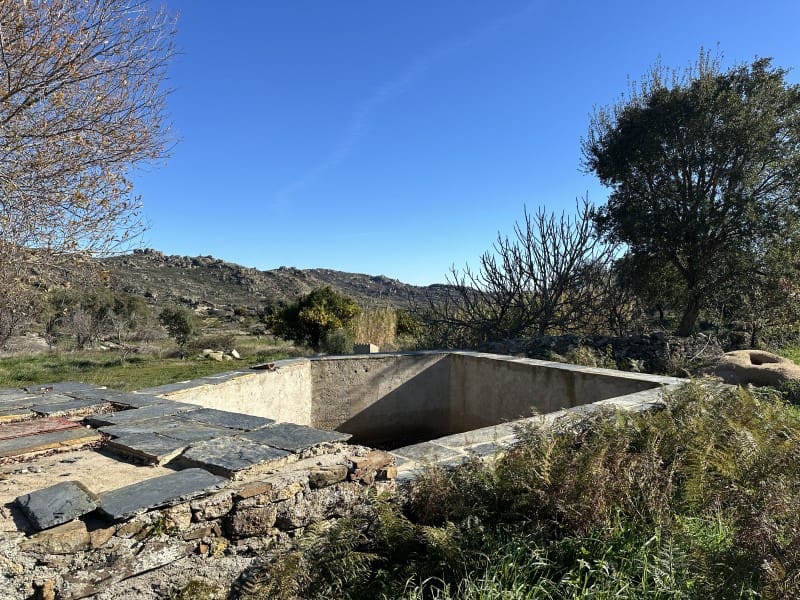 Finca/Casa Rural de 2 habitaciones en Valencia de Alcántara en venta - 50.000 € (Ref: 9643337)
