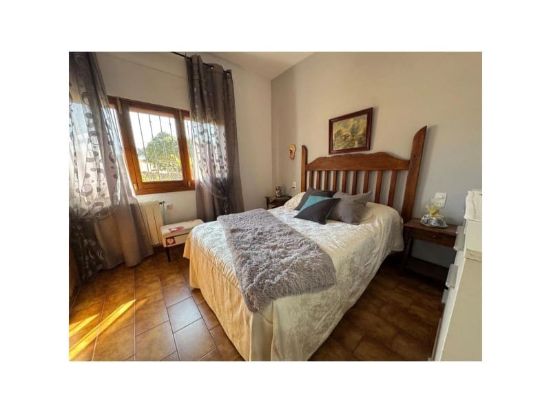 Finca/Casa Rural de 4 habitaciones en Santiago de Alcántara en venta con piscina - 195.000 € (Ref: 9643342)