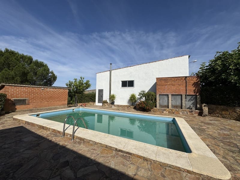 4 slaapkamer Finca/Landhuis te koop in Santiago de Alcantara met zwembad garage - € 195.000 (Ref: 9643342)
