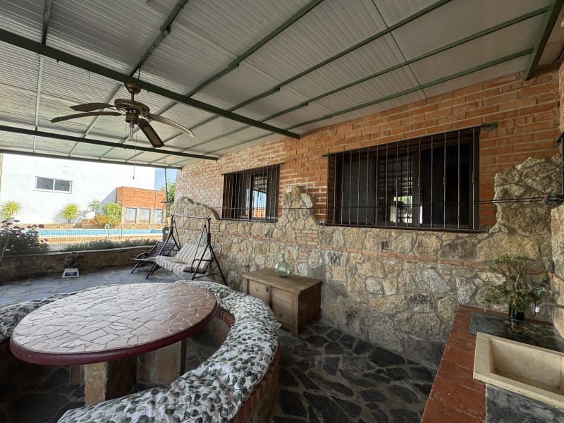 4 slaapkamer Finca/Landhuis te koop in Santiago de Alcantara met zwembad garage - € 195.000 (Ref: 9643342)