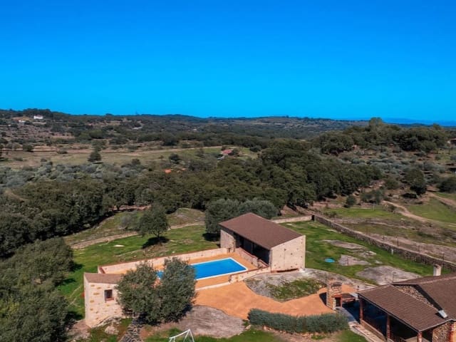 Finca/Casa Rural de 2 habitaciones en San Vicente de Alcántara en venta con piscina garaje - 295.000 € (Ref: 9643343)