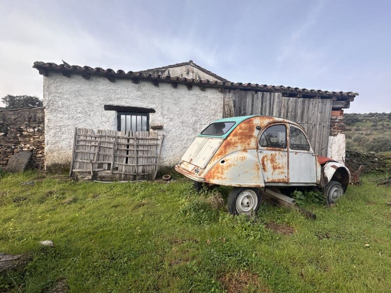2 bedroom Finca/Country House for sale in Valencia de Alcantara - € 45,000 (Ref: 9735401)
