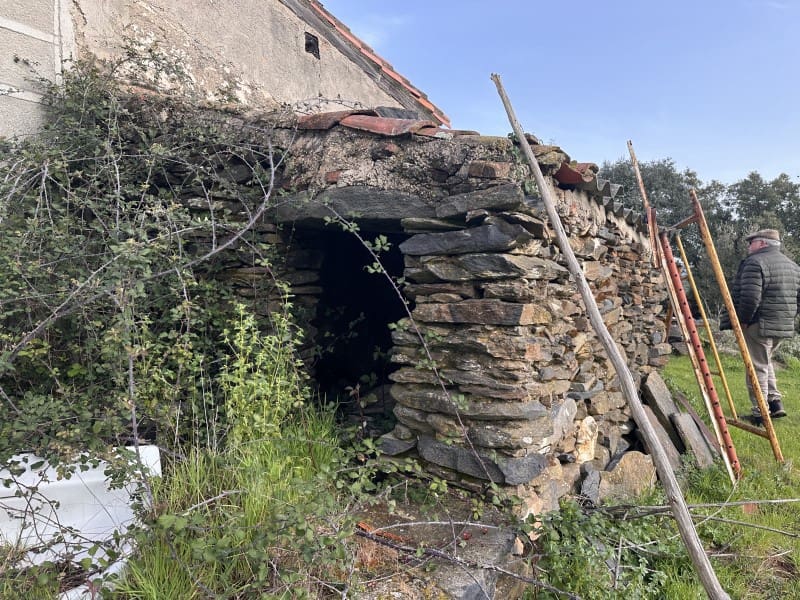 2 bedroom Finca/Country House for sale in Valencia de Alcantara - € 45,000 (Ref: 9735401)