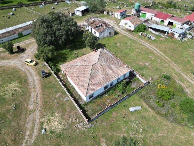 3 bedroom Finca/Country House for sale in Valencia de Alcantara - € 260,000 (Ref: 9828884)