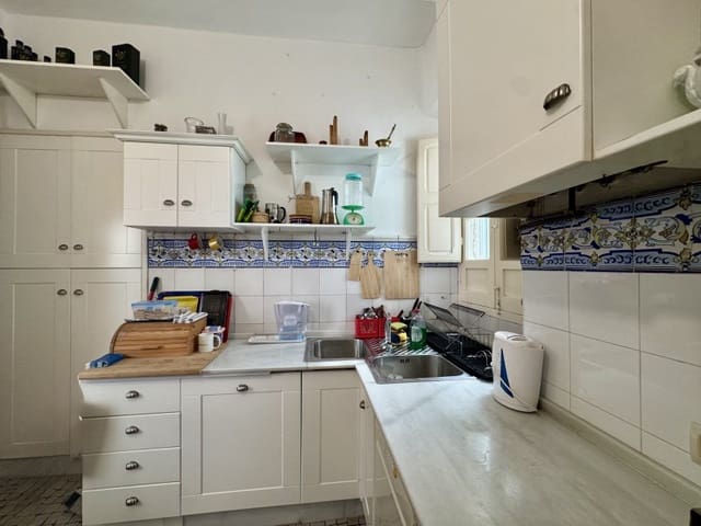 5 bedroom Flat for sale in Casco Antiguo, Badajoz city - € 329,000 (Ref: 9842795)