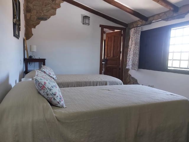 Finca/Casa Rural de 2 habitaciones en San Vicente de Alcántara en venta - 89.900 € (Ref: 9851050)