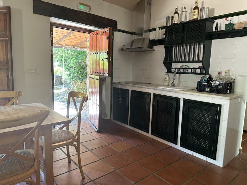2 makuuhuone Huvila vuokrattavana paikassa Valencia de Alcantara mukana uima-altaan 
autotalli - 950 € (Ref: 9890032)