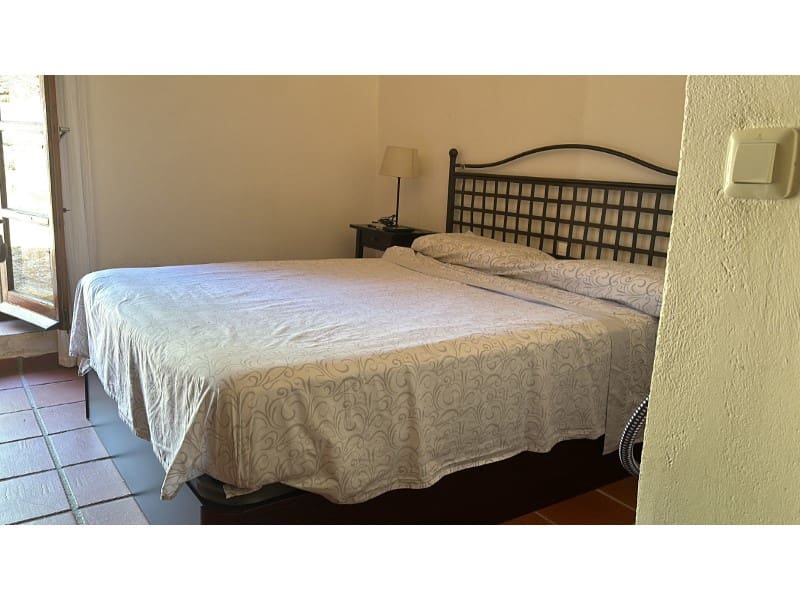 2 makuuhuone Huvila vuokrattavana paikassa Valencia de Alcantara mukana uima-altaan 
autotalli - 950 € (Ref: 9890032)