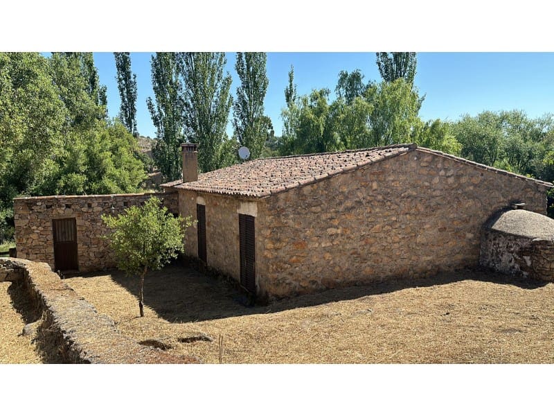 2 makuuhuone Huvila vuokrattavana paikassa Valencia de Alcantara mukana uima-altaan 
autotalli - 950 € (Ref: 9890032)