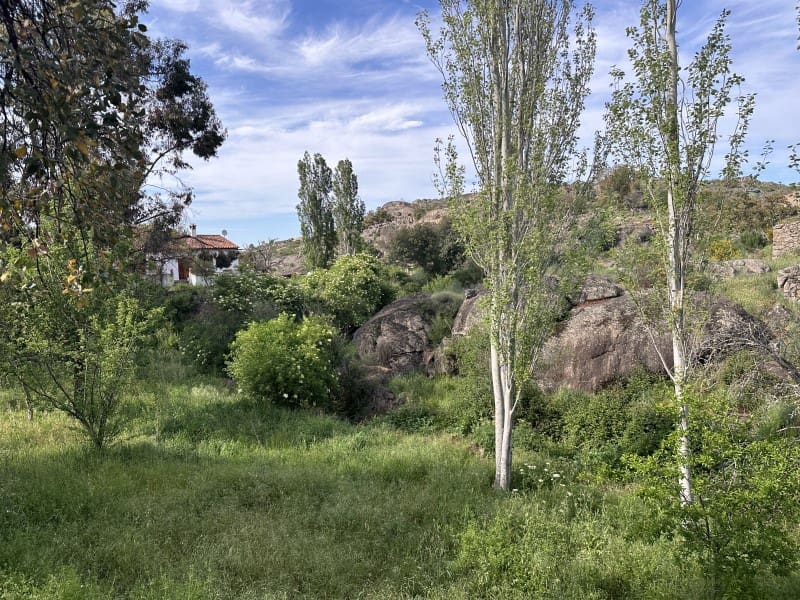 2 makuuhuone Huvila vuokrattavana paikassa Valencia de Alcantara mukana uima-altaan 
autotalli - 950 € (Ref: 9890032)