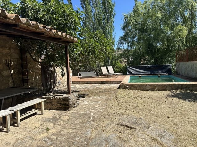 2 bedroom Villa for rent in Valencia de Alcántara - € 950 (Ref: 9890032)