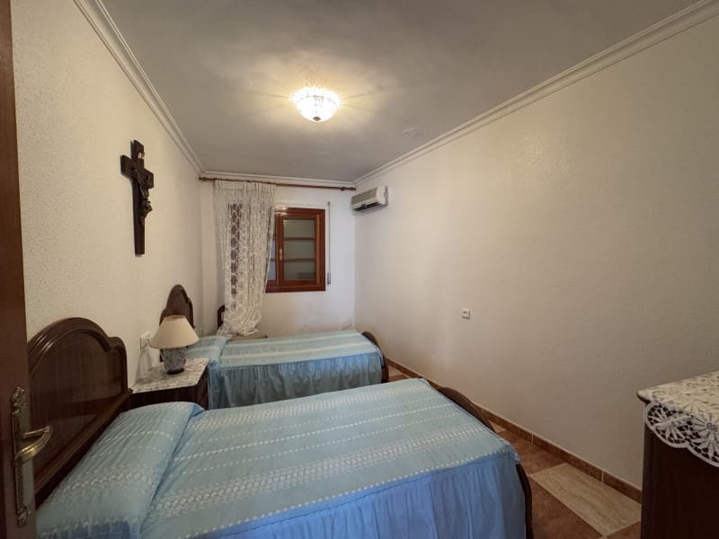 Chalet de 11 habitaciones en Valencia de las Torres en venta con piscina garaje - 212.000 € (Ref: 9933737)