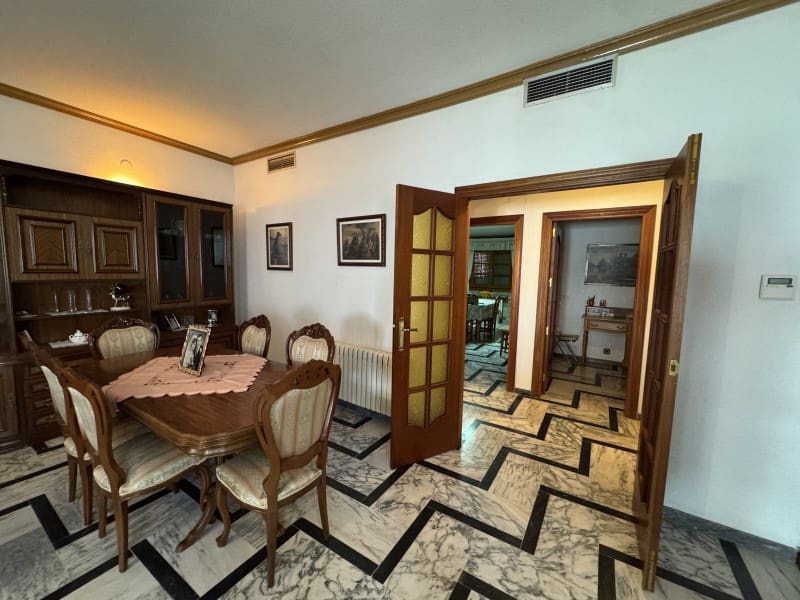 Chalet de 11 habitaciones en Valencia de las Torres en venta con piscina garaje - 212.000 € (Ref: 9933737)