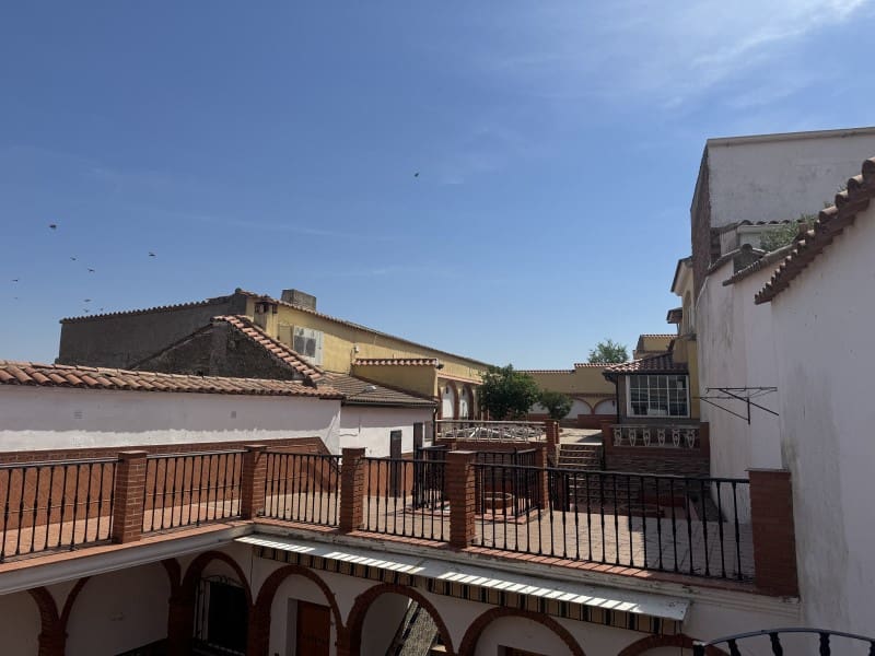 Chalet de 11 habitaciones en Valencia de las Torres en venta con piscina garaje - 212.000 € (Ref: 9933737)