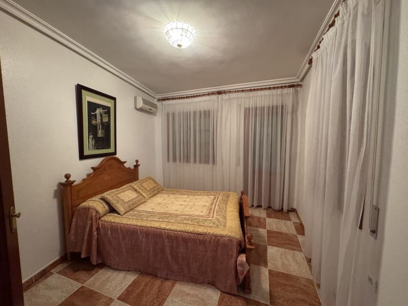 Chalet de 11 habitaciones en Valencia de las Torres en venta con piscina garaje - 212.000 € (Ref: 9933737)