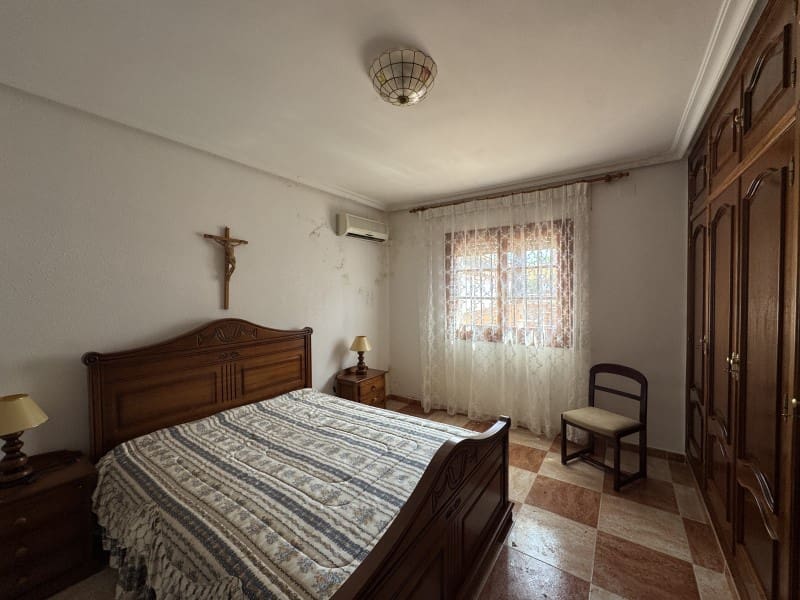 Chalet de 11 habitaciones en Valencia de las Torres en venta con piscina garaje - 212.000 € (Ref: 9933737)