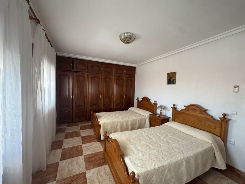 Chalet de 11 habitaciones en Valencia de las Torres en venta con piscina garaje - 212.000 € (Ref: 9933737)