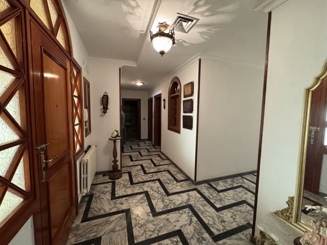 Chalet de 11 habitaciones en Valencia de las Torres en venta con piscina garaje - 212.000 € (Ref: 9933737)