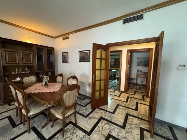 Chalet de 11 habitaciones en Valencia de las Torres en venta con piscina garaje - 212.000 € (Ref: 9933737)