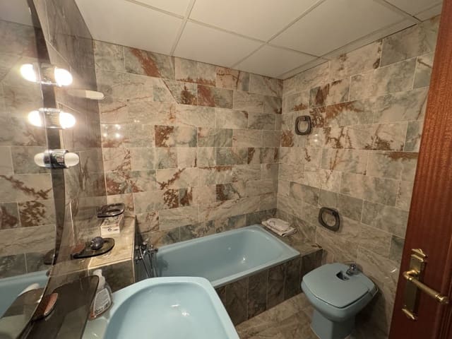 Chalet de 11 habitaciones en Valencia de las Torres en venta con piscina garaje - 212.000 € (Ref: 9933737)