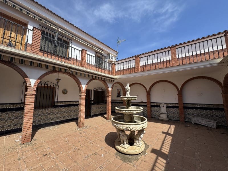 Chalet de 11 habitaciones en Valencia de las Torres en venta con piscina garaje - 212.000 € (Ref: 9933737)