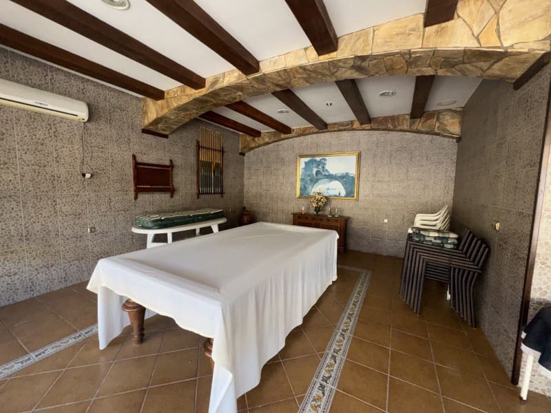 Chalet de 11 habitaciones en Valencia de las Torres en venta con piscina garaje - 212.000 € (Ref: 9933737)