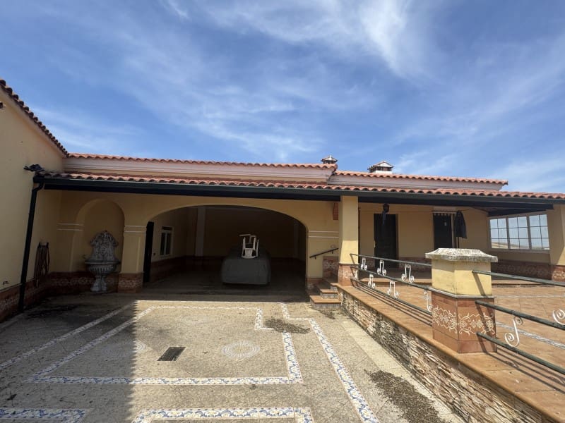 Chalet de 11 habitaciones en Valencia de las Torres en venta con piscina garaje - 212.000 € (Ref: 9933737)