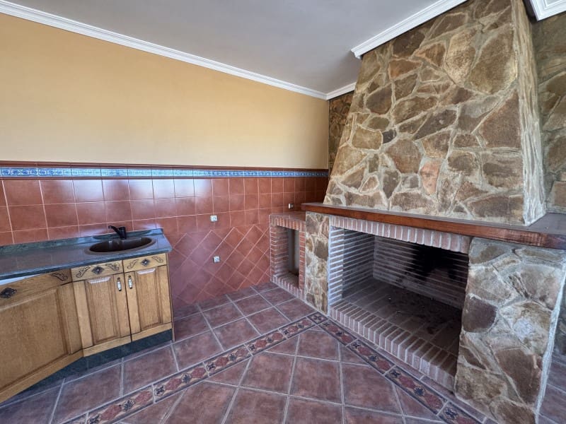 Chalet de 11 habitaciones en Valencia de las Torres en venta con piscina garaje - 212.000 € (Ref: 9933737)