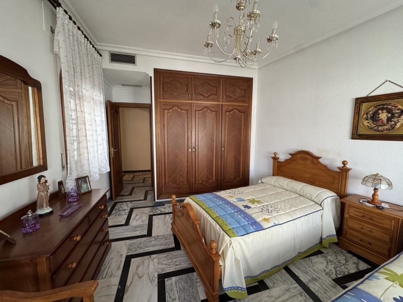 Chalet de 11 habitaciones en Valencia de las Torres en venta con piscina garaje - 212.000 € (Ref: 9933737)