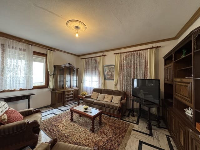 Chalet de 11 habitaciones en Valencia de las Torres en venta con piscina garaje - 212.000 € (Ref: 9933737)