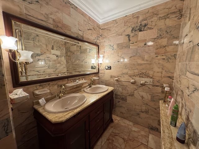 Chalet de 11 habitaciones en Valencia de las Torres en venta con piscina garaje - 212.000 € (Ref: 9933737)