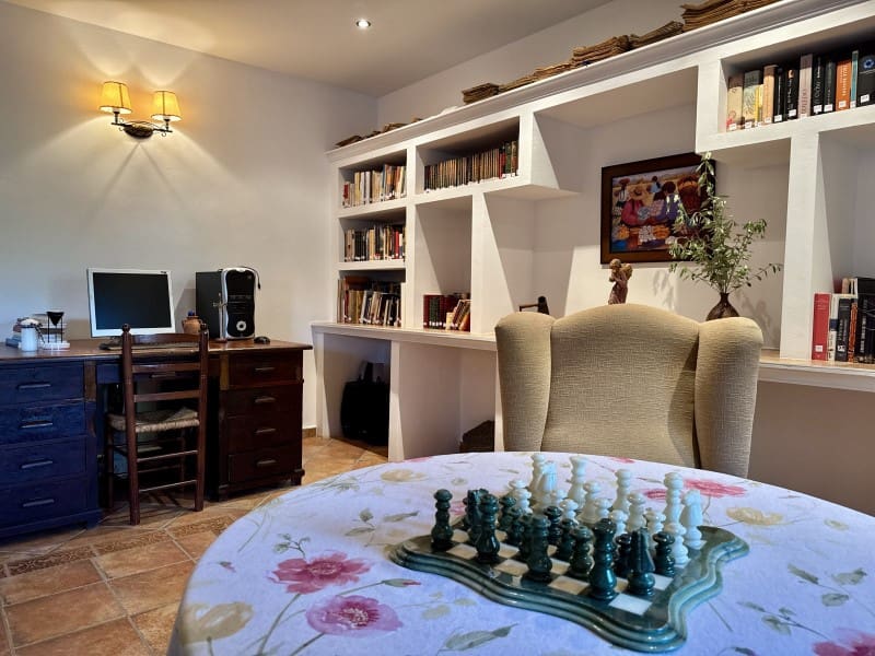 Finca/Casa Rural de 7 habitaciones en Valencia de Alcántara en venta - 490.000 € (Ref: 9945397)