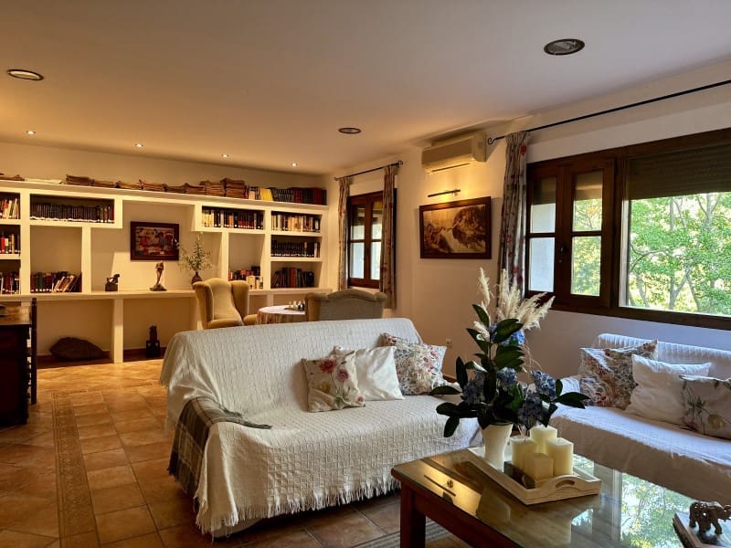 Finca/Casa Rural de 7 habitaciones en Valencia de Alcántara en venta - 490.000 € (Ref: 9945397)