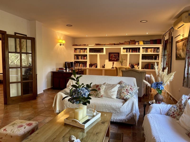 Finca/Casa Rural de 7 habitaciones en Valencia de Alcántara en venta - 490.000 € (Ref: 9945397)