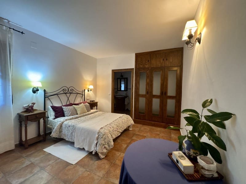 Finca/Casa Rural de 7 habitaciones en Valencia de Alcántara en venta - 490.000 € (Ref: 9945397)