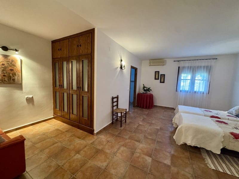 Finca/Casa Rural de 7 habitaciones en Valencia de Alcántara en venta - 490.000 € (Ref: 9945397)