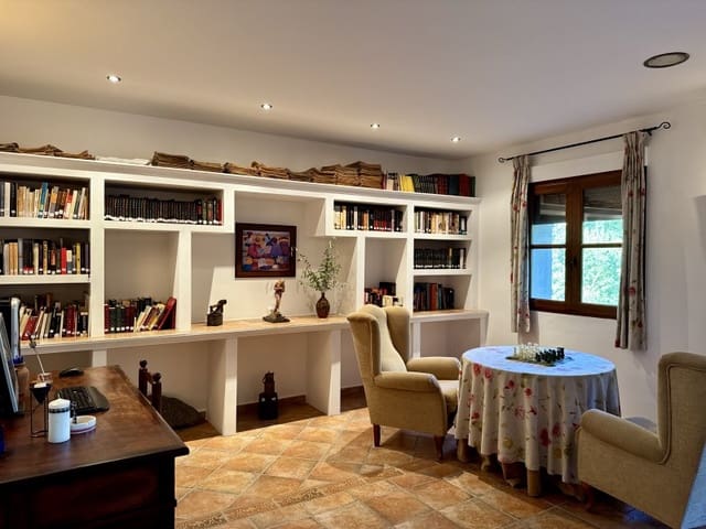 Finca/Casa Rural de 7 habitaciones en Valencia de Alcántara en venta - 490.000 € (Ref: 9945397)