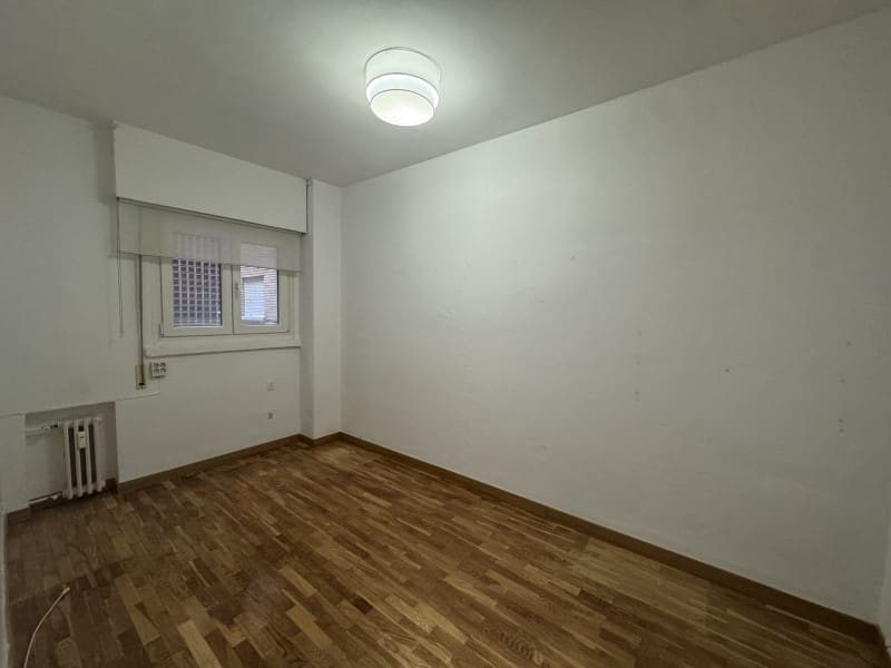 4 sovrum Lägenhet att hyra i Badajoz stad - 1 000 € (Ref: 9964967)