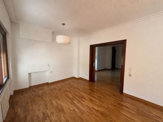 4 sovrum Lägenhet att hyra i Santa Marina, Badajoz stad - 1 000 € (Ref: 9964967)